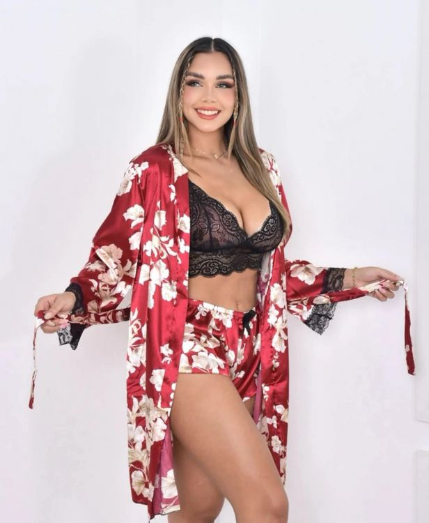 Ver más sobre Lencería erótica PIJAMA 3 PIEZAS DE SEDA, Argentina