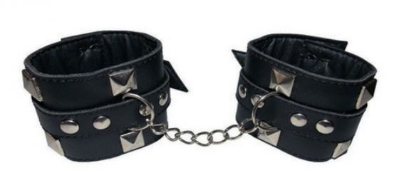 ESPOSAS CON TACHAS DE CUERO Y CADENA | Sado y bondage | BDSM